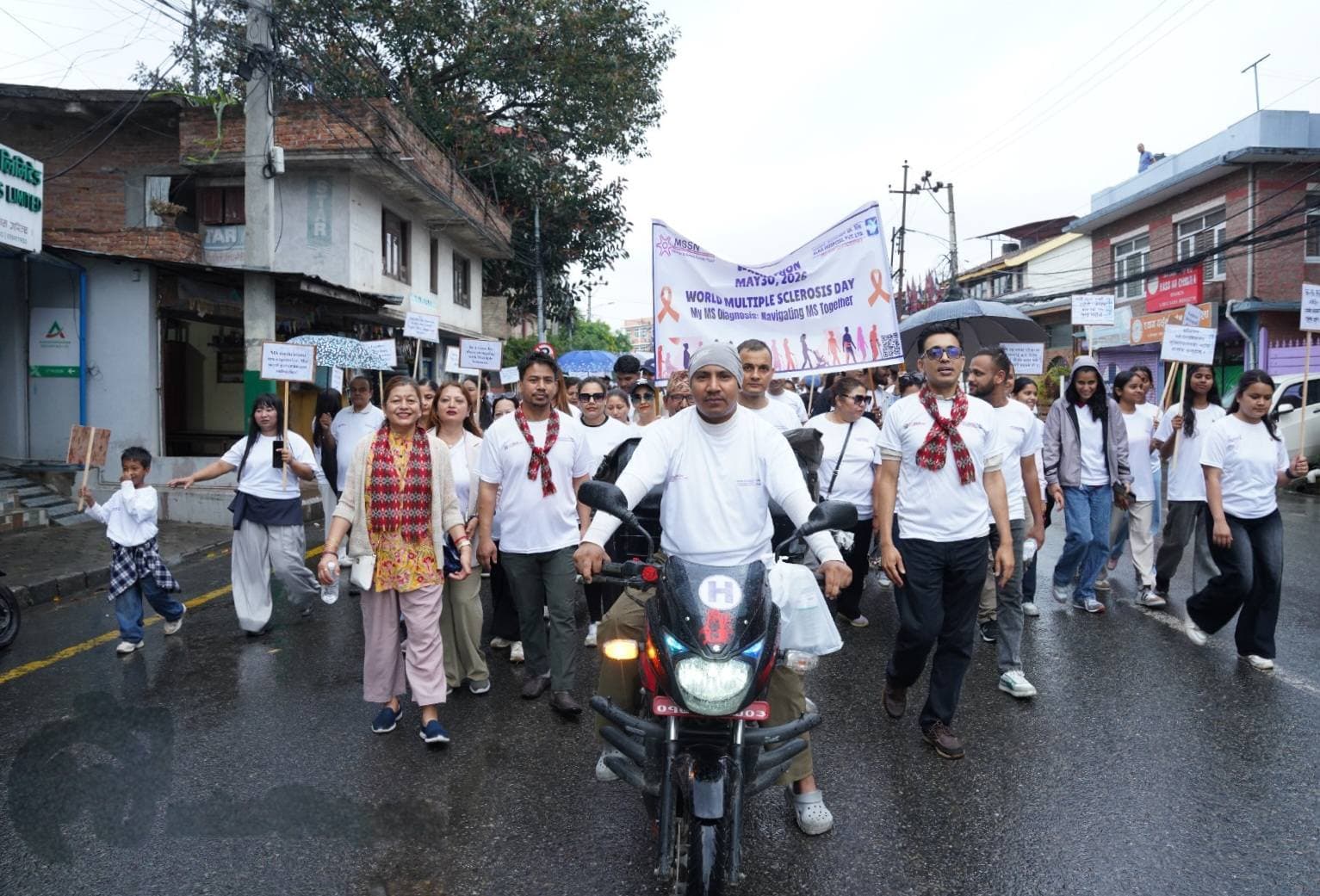 People participating in ms walkathon